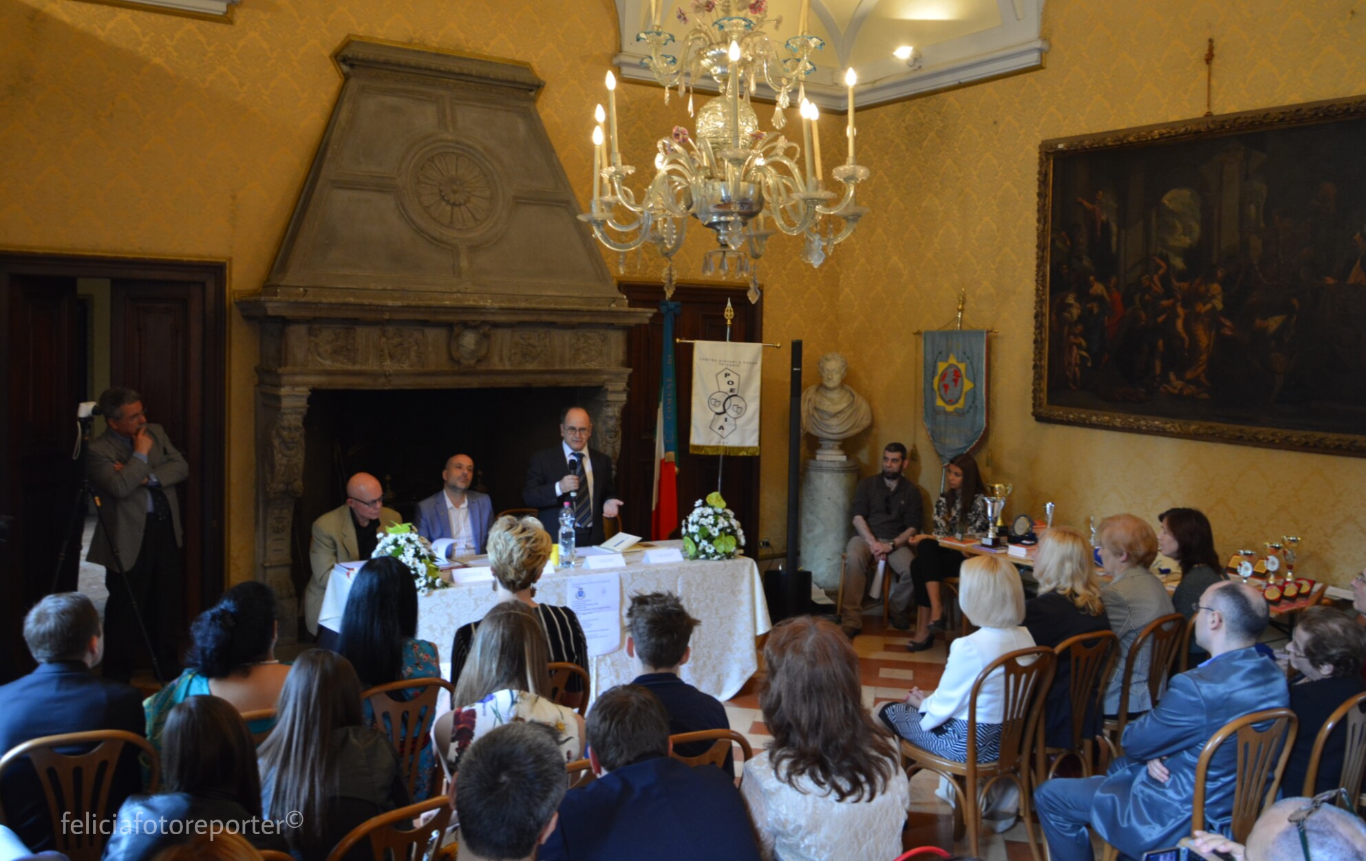 Festeggiata la “Giornata dei Romeni nel Mondo” nell’ambito del Premio Giovani e Poesia insieme ai premiati romeni