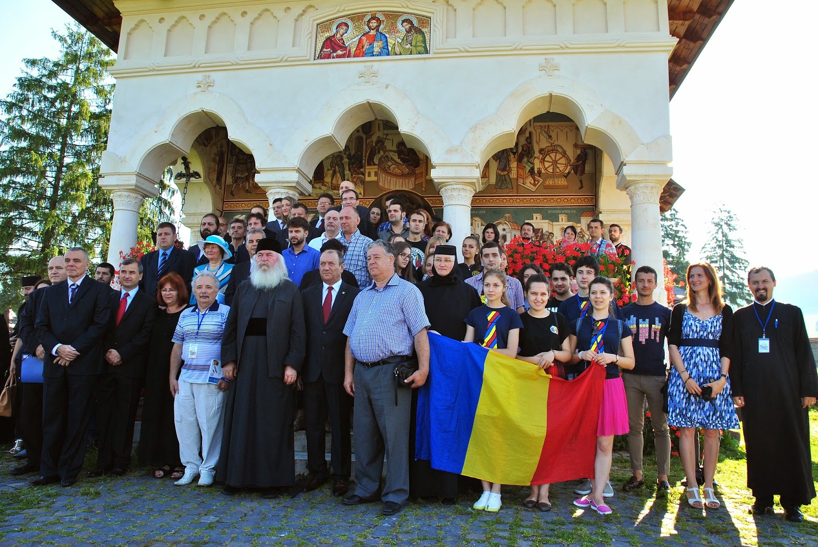 Al via la XIV-edizione dell’Università estiva dei romeni all’estero di Izvoru Muresului-Romania