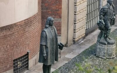 “Anul cultural Dimitrie Cantemir”.  Statuia marelui cărturar situată în curtea Bibliotecii Ambrosiana din Milano